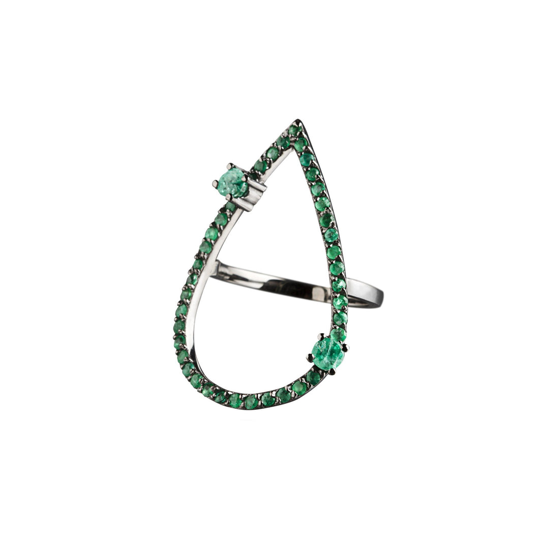 Pear shape ring - emerald bezel