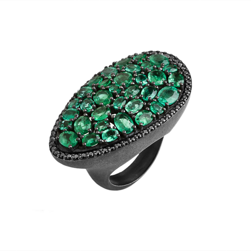 Haute Oval ring - emeralds